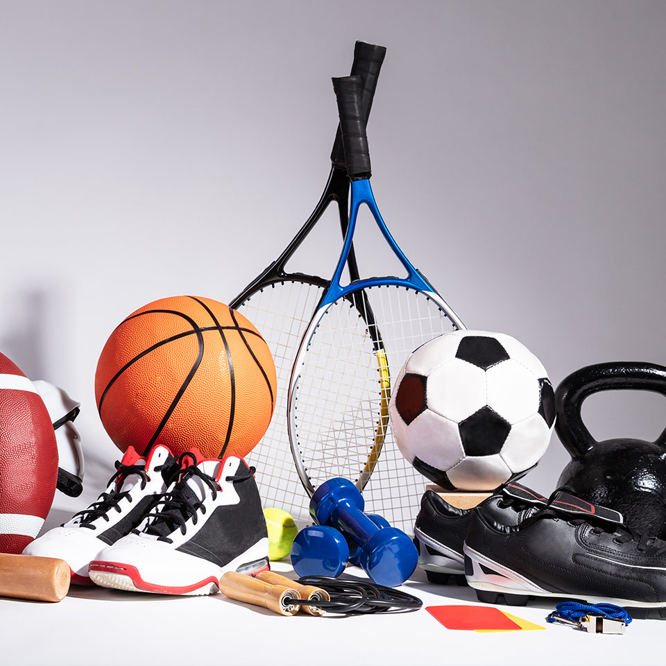 Verschiedene Sports Instrumente und Schuhe